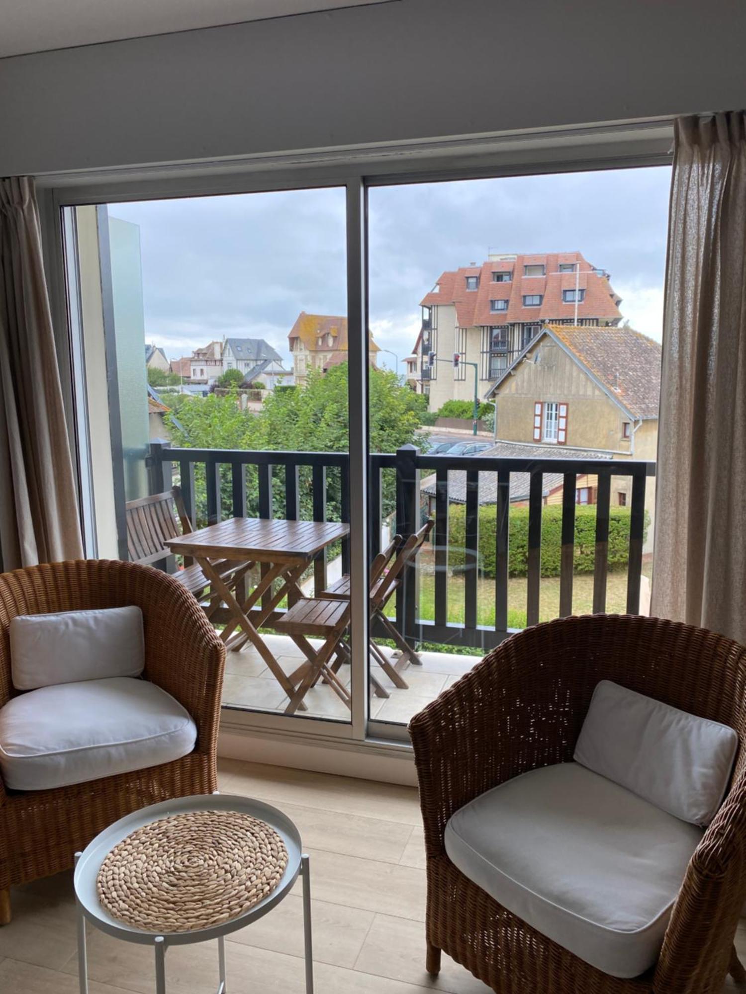 Appartement 65M2 Avec Balcon Vues Partielles Mer A 150M De La Plage Et Centre, Wifi Et Parking Prive Blonville-sur-Mer Bagian luar foto